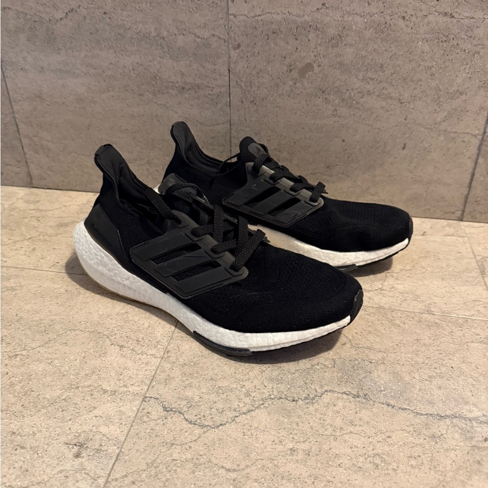Men's Black Adidas Ultra boost size 10.5